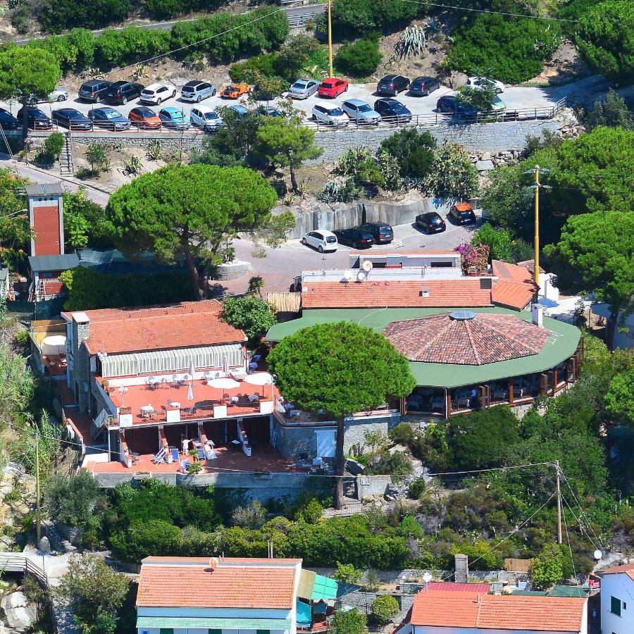 Hotel Baia Imperiale Spiaggia di Cavoli Exterior photo